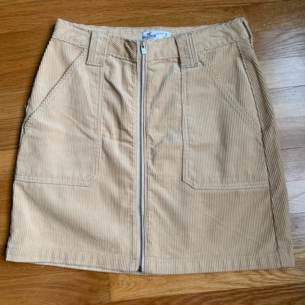 Hollister juniors hi rise tan corduroy skirt.Size 7
